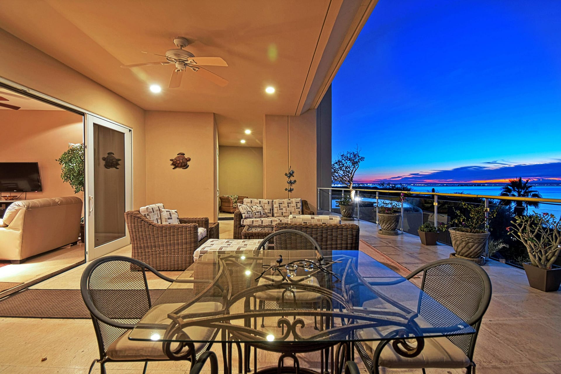 Puerta Cortes #105, La Paz, BCS